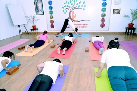 Best Yoga School In Rishikesh | Aradhana Yogashala