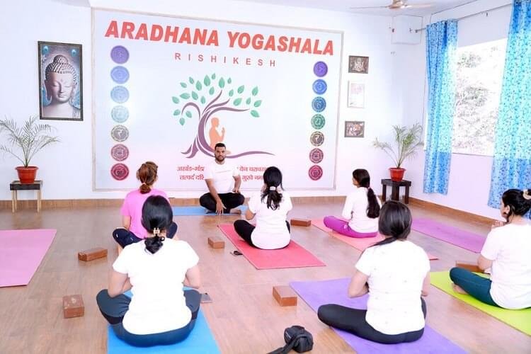 100 hour Yoga Teacher Training in Rishikesh