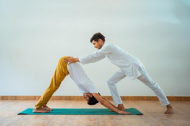 Learn Authentic Yoga from Expert Gurus in Rishikesh
