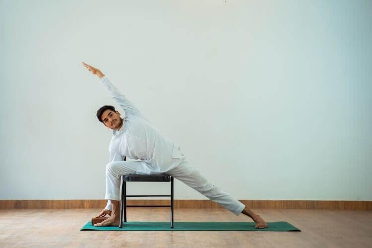 Learn Authentic Yoga from Expert Gurus in Rishikesh