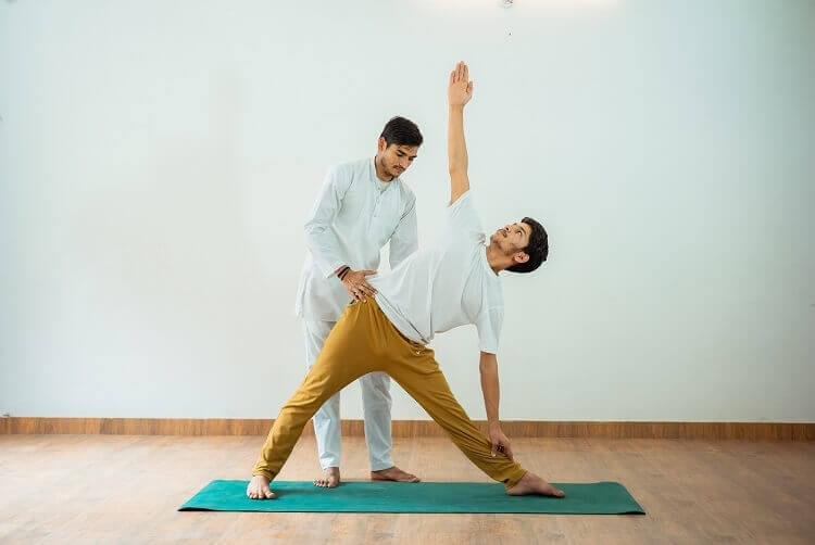Learn Authentic Yoga from Expert Gurus in Rishikesh
